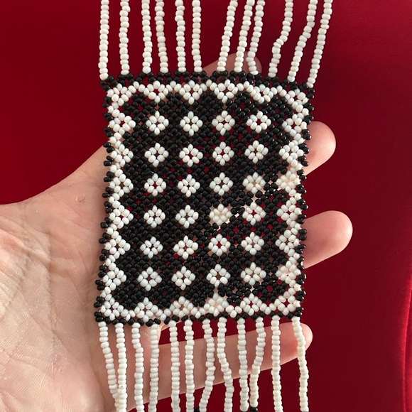 4/$100 Black and White Beaded Necklace 28 inches 💚 - Picture 4 of 7